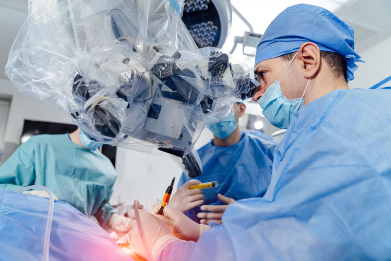 Robotic Knee Replacement vs. Traditional Surgery: Which Option Is Right for You?